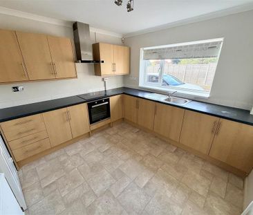 4 bedroom detached house to rent - Photo 5