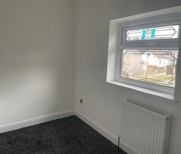 4 bedroom semi-detached house to rent - Photo 5