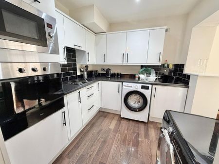 3 bedroom semi-detached house to rent - Photo 5