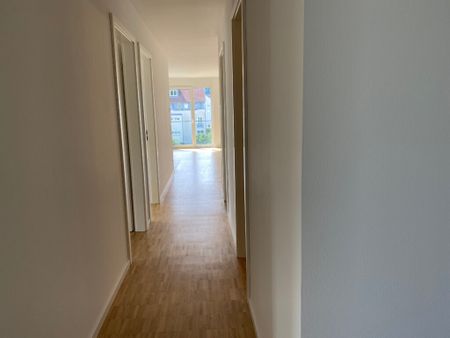 Mit Blick auf die Berge! 4-Zimmer-Etagenwohnung mit EBK und Südbalkon - Foto 4