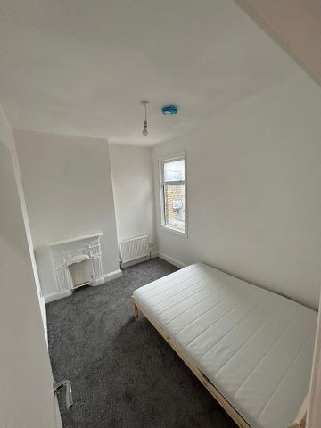 2 Bed Flat, Mitcham Road, CR0 - Photo 5
