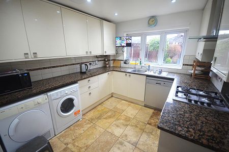 3 bedroom end of terrace house to rent - Photo 5