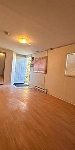 3 Bedrooms Ground Level Suite Near Joyce Station - Photo 4