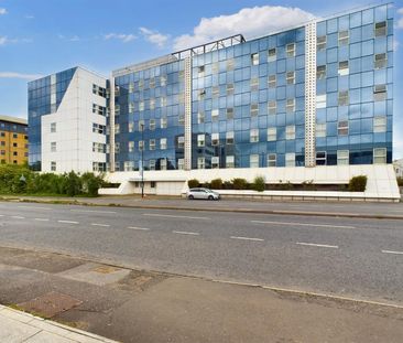 London Road, Lowfield Heath - Photo 3