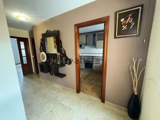 Alquiler de piso en Calle Tejares - Photo 1