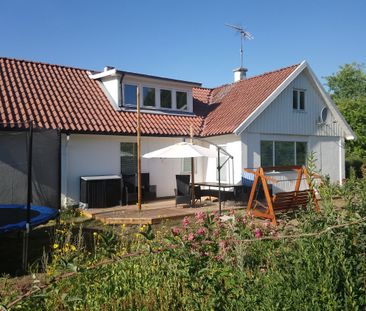 Rum med snedtak på Norra Fäladen för kvinnlig student - Photo 5