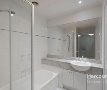 Superb & Sizeable apartment on St Kilda Road! - Photo 4