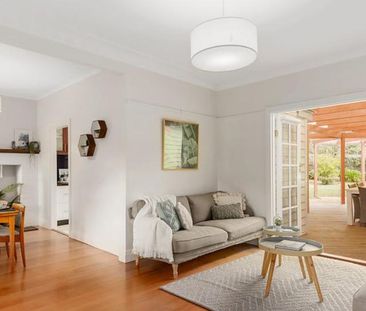 Charming Weatherboard Home - Photo 1