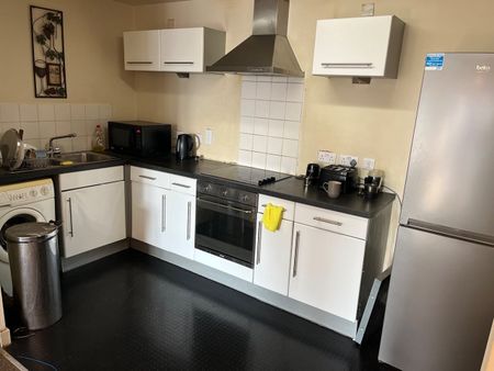 2 Bed Flat, Cam Road, E15 - Photo 2