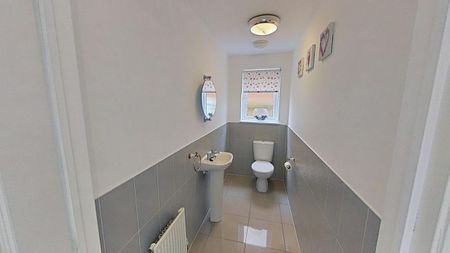 4 bedroom detached house to rent - Photo 3