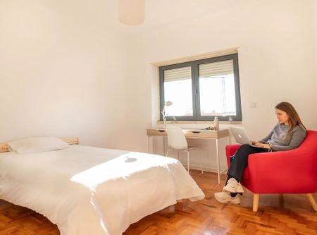 Rua da Beneficência, Lisbon, Lisbon 1600-019 - Photo 2