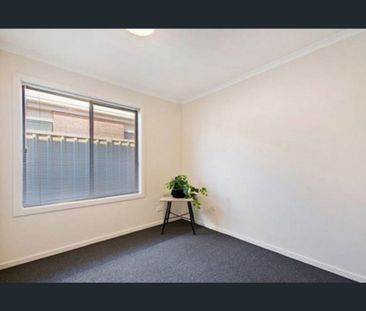 Hi, I’m your comfortable 3-bedroom home in a growing northern suburb - Photo 5