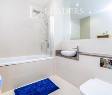 3 bedroom flat to rent - Photo 6
