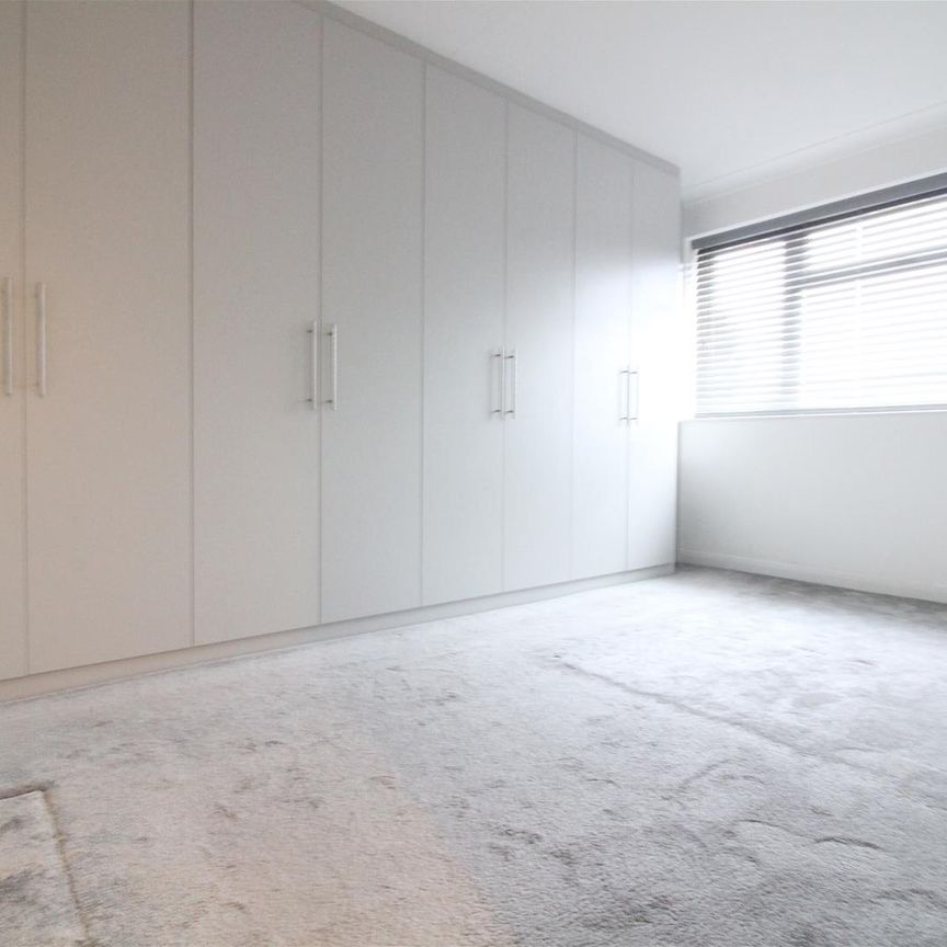 Elmlea Drive, Hayes - Photo 1