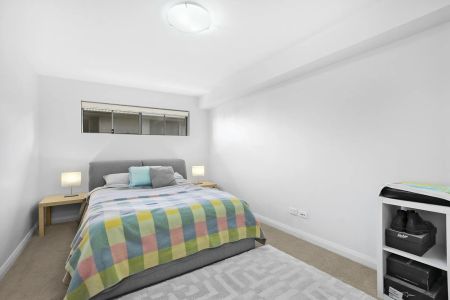 Modern Top Floor Apartment - Entrance via Shackel Avenue - Photo 2