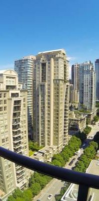 Panoramic Furnished 1BR+Den in Yaletown, Utilities Included! - Photo 1