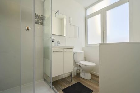 GAMBETTA T Roommate 6 Bedrooms at Faches Thumesnil - Photo 4