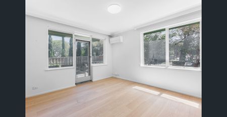 RENOVATED TWO-BEDROOM UNIT IN A PRIME HAMPTON LOCATION - Photo 5