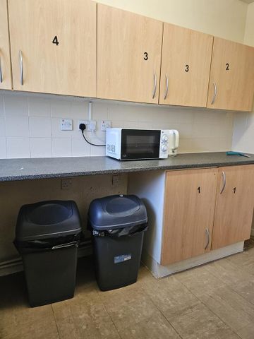 1 bedroom in a house share to rent - Photo 2