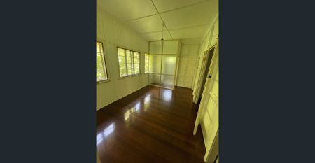 LOVELY LARGE ST LUCIA HOUSE NEAR UNIVERSITY, BUS, PARK AND CITYCAT - Photo 3