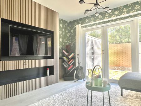 3 Bed Terraced House, Coopers Lane, E20 - Photo 2