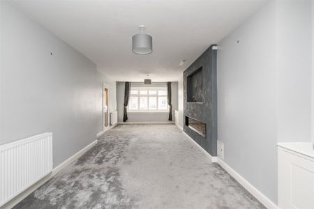 5 bed semi-detached house to rent in Regan Avenue, Shirley, Solihull - Photo 2