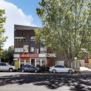 Stylish Apartment Living in Malvern East - Photo 2