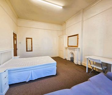 Room in a Shared House, Fairlop Road, E11 - Photo 3