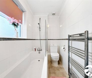 2 bedroom semi-detached house to rent - Photo 2