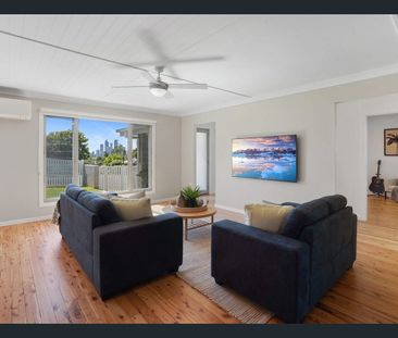 Beautifully Renovated Family Home in Prime Southport Location - Photo 2