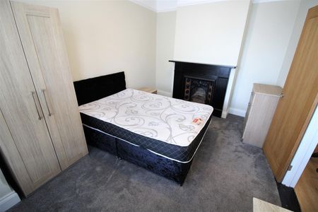 House - Terraced For Rent Fawcett Road, Southsea - Photo 4