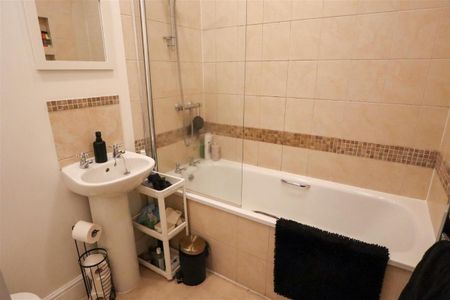 Cambridge Gardens Hastings, East Sussex TN34 1EH - Photo 4