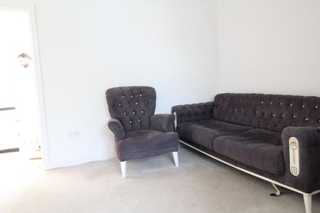 1 Bed Flat, Norfolk Road, IG3 - Photo 4