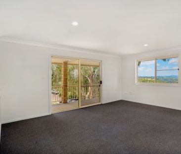 Well Appointed Townhouse with Flexible Living Spaces - Photo 3