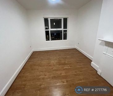1 bedroom in a flat share to rent - Photo 2