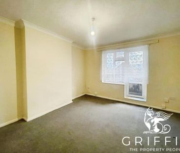 Faymore Gardens, South Ockendon, RM15 - Photo 1