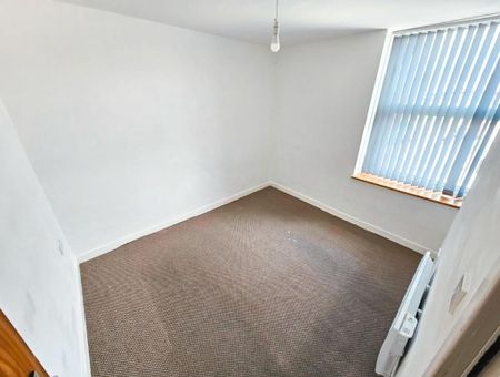 3 bedroom flat to rent - Photo 4