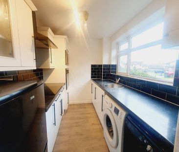 2 bedroom end of terrace house to rent - Photo 4