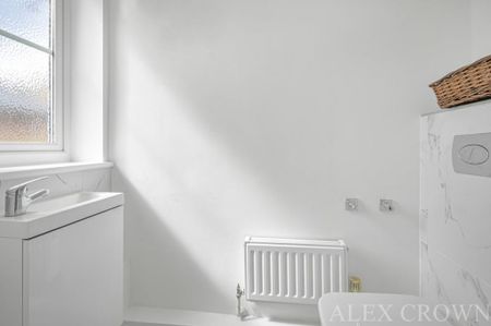 2 bedroom mews to rent - Photo 3