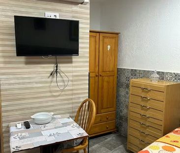 Travessera de Collblanc, L'Hospitalet de Llobregat, Catalonia 08904 - Photo 1