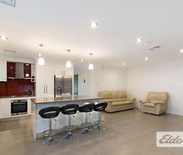 4 BEDROOMS FAMILY HOME, WALKING DISTANCE TO QUAKERS HILL SHOPS & ST... - Photo 1