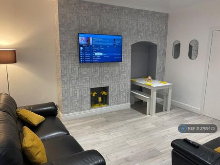 3 bedroom flat to rent - Photo 2