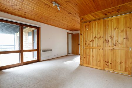 10 Point Court, - Photo 4