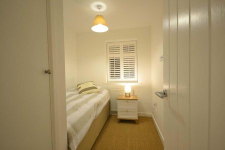 Felpham Road, Felpham, West Sussex, PO22 7DF - Photo 4