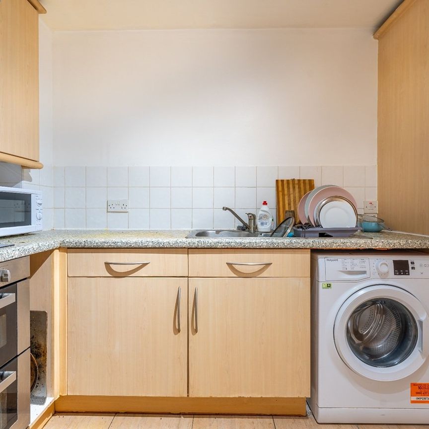 Room in a Shared Flat, Windmill House, E14 - Photo 1