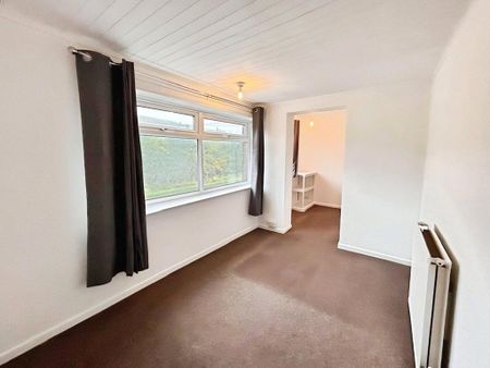 4 bedroom semi-detached house to rent - Photo 2