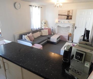 2 bedroom flat to rent - Photo 4