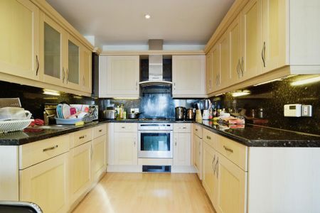 2 bedroom flat to rent - Photo 5