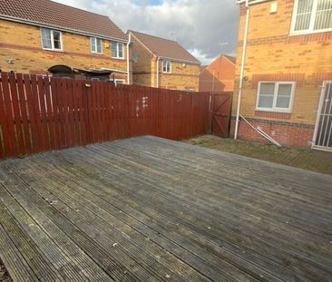 Holme Bank Close, Bradford, BD4 0QZ - Photo 1