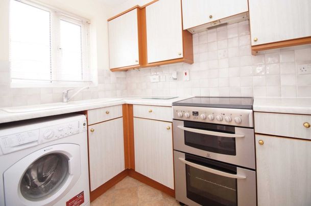 2 bed Terraced for rent - Photo 1